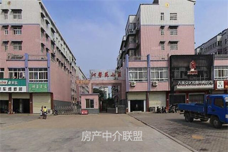 浉河区阳光新村3室2厅2卫62万142m2精装修出售
